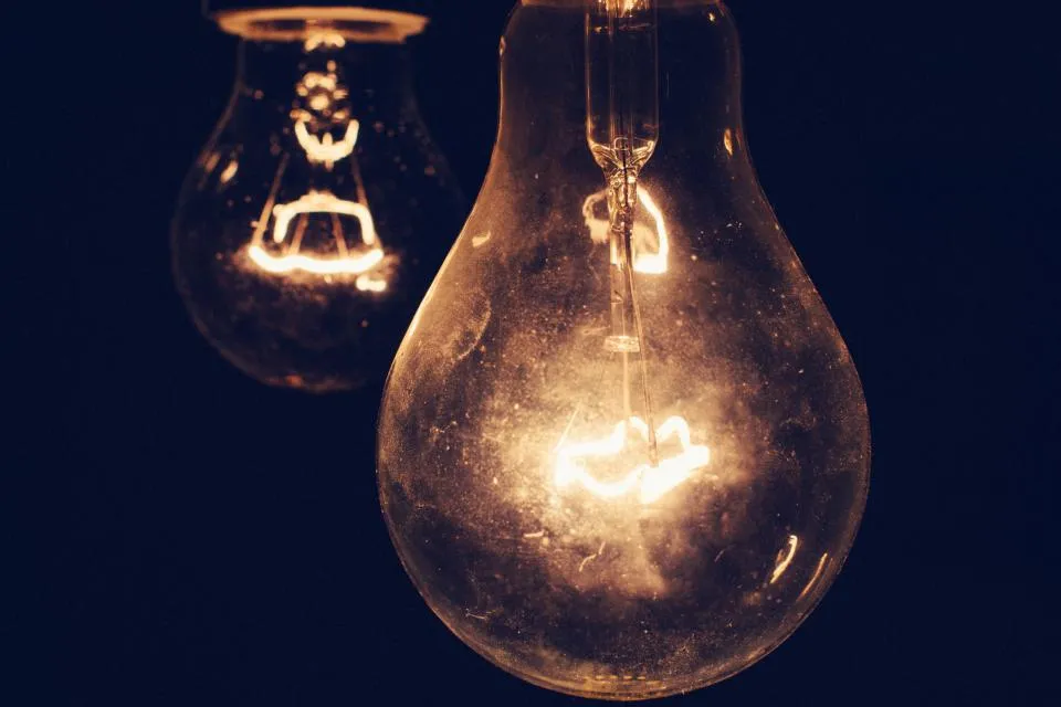 Glowing light bulbs in the dark